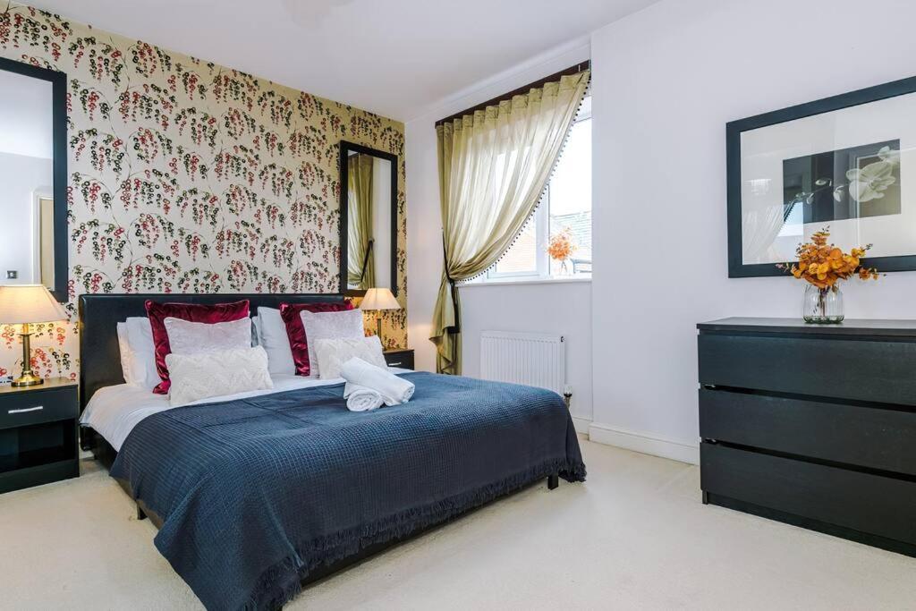Stylish Townhouse Chester City Centre With Parking Exterior photo
