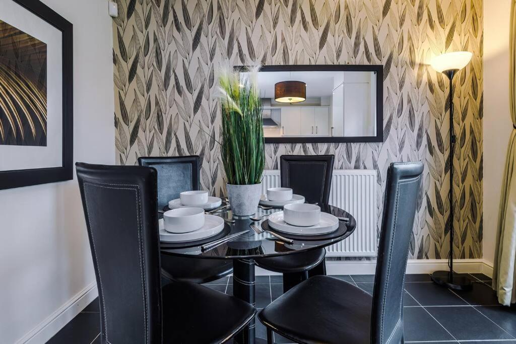 Stylish Townhouse Chester City Centre With Parking Exterior photo
