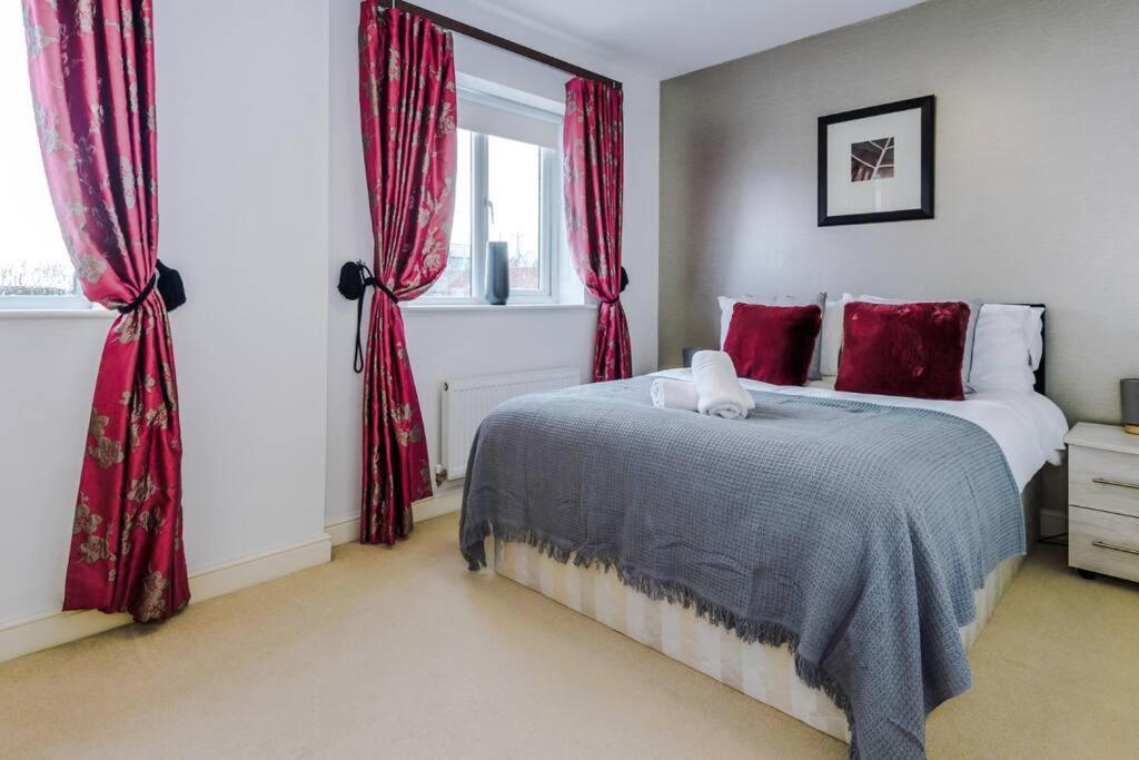 Stylish Townhouse Chester City Centre With Parking Exterior photo